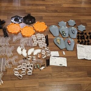 Hexbug Warriors Battling Robots Battle Stadium and Nano V2  Black Hole Set